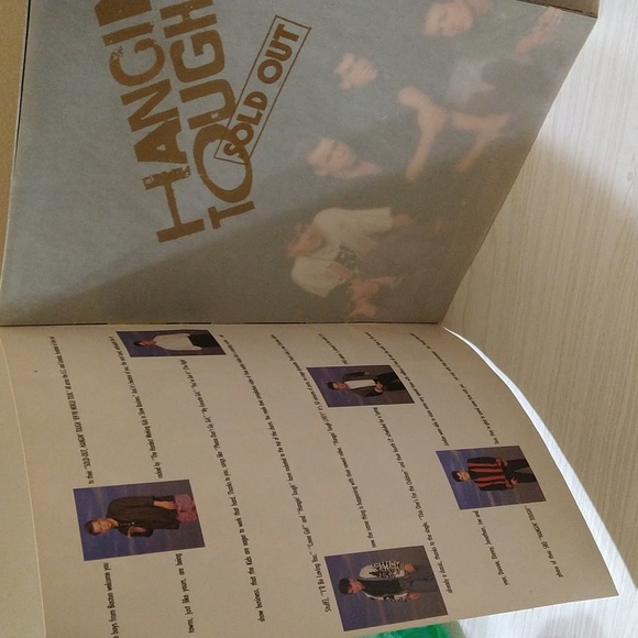 Vintage 1989 Hangin' Tough Concert Program New Kids On The Block Boy Band Book - Picture 3 of 4